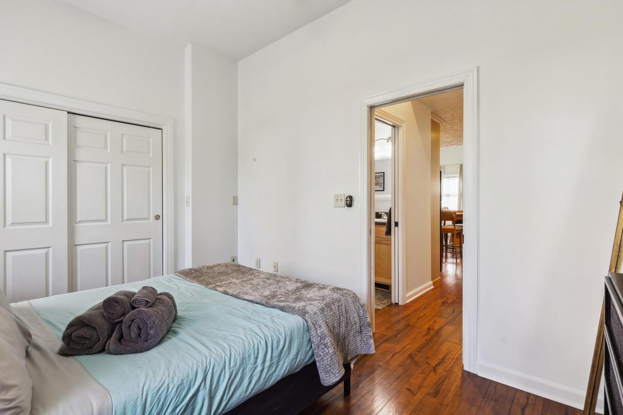 Newly Renovated Tremont Treasure I Cozy + Modern Villa Кливланд Екстериор снимка