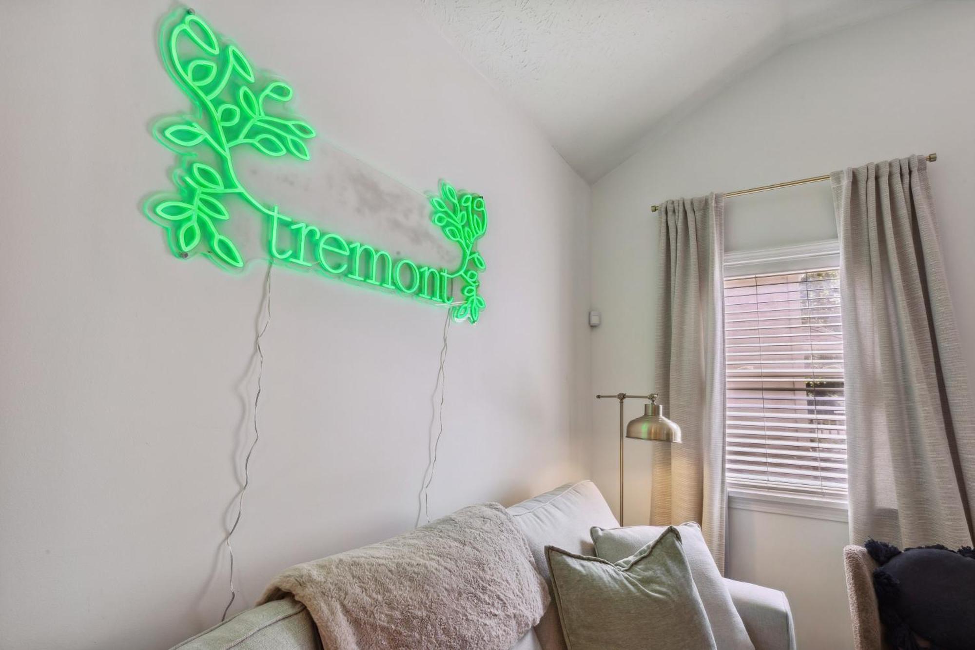 Newly Renovated Tremont Treasure I Cozy + Modern Villa Кливланд Екстериор снимка
