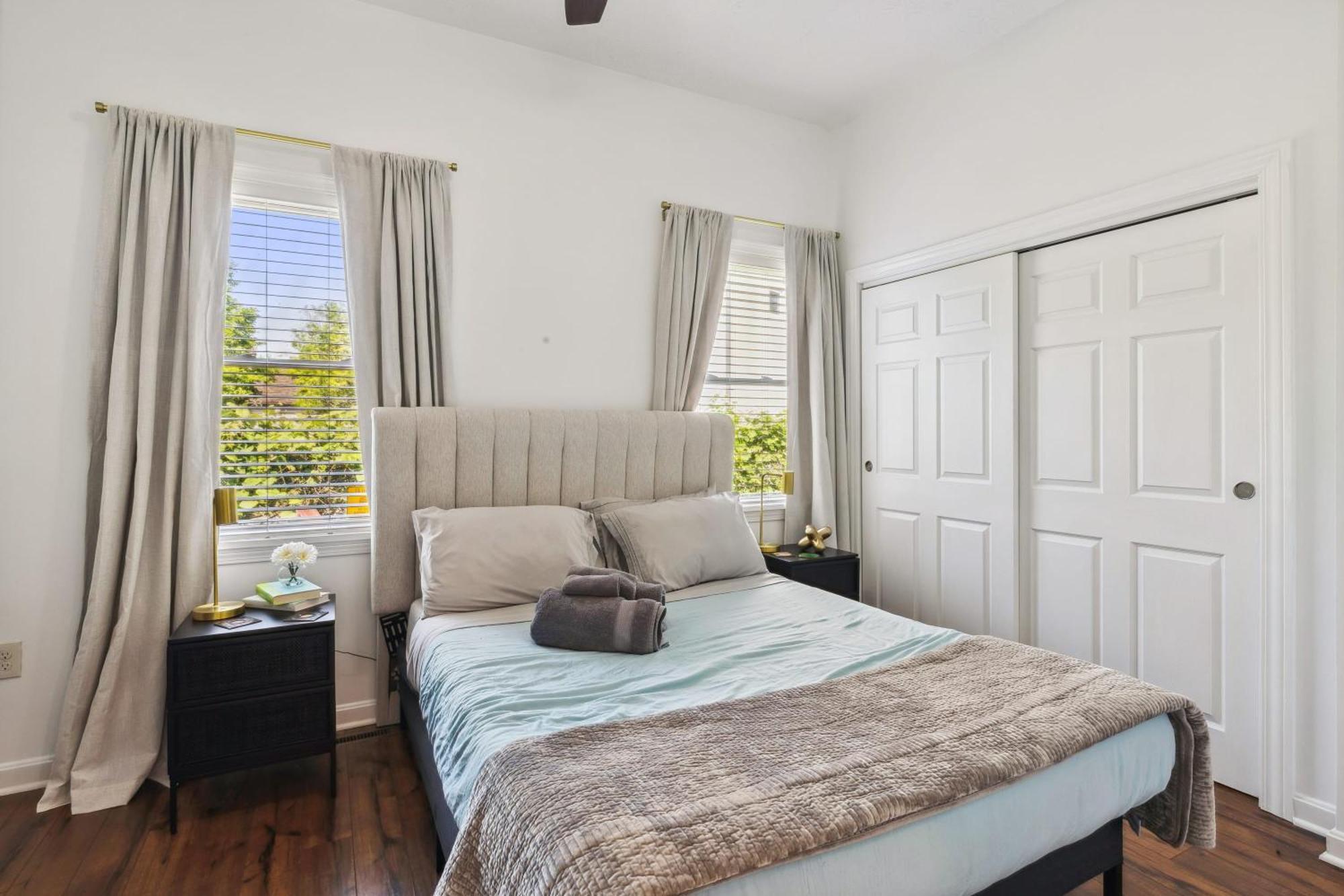 Newly Renovated Tremont Treasure I Cozy + Modern Villa Кливланд Екстериор снимка