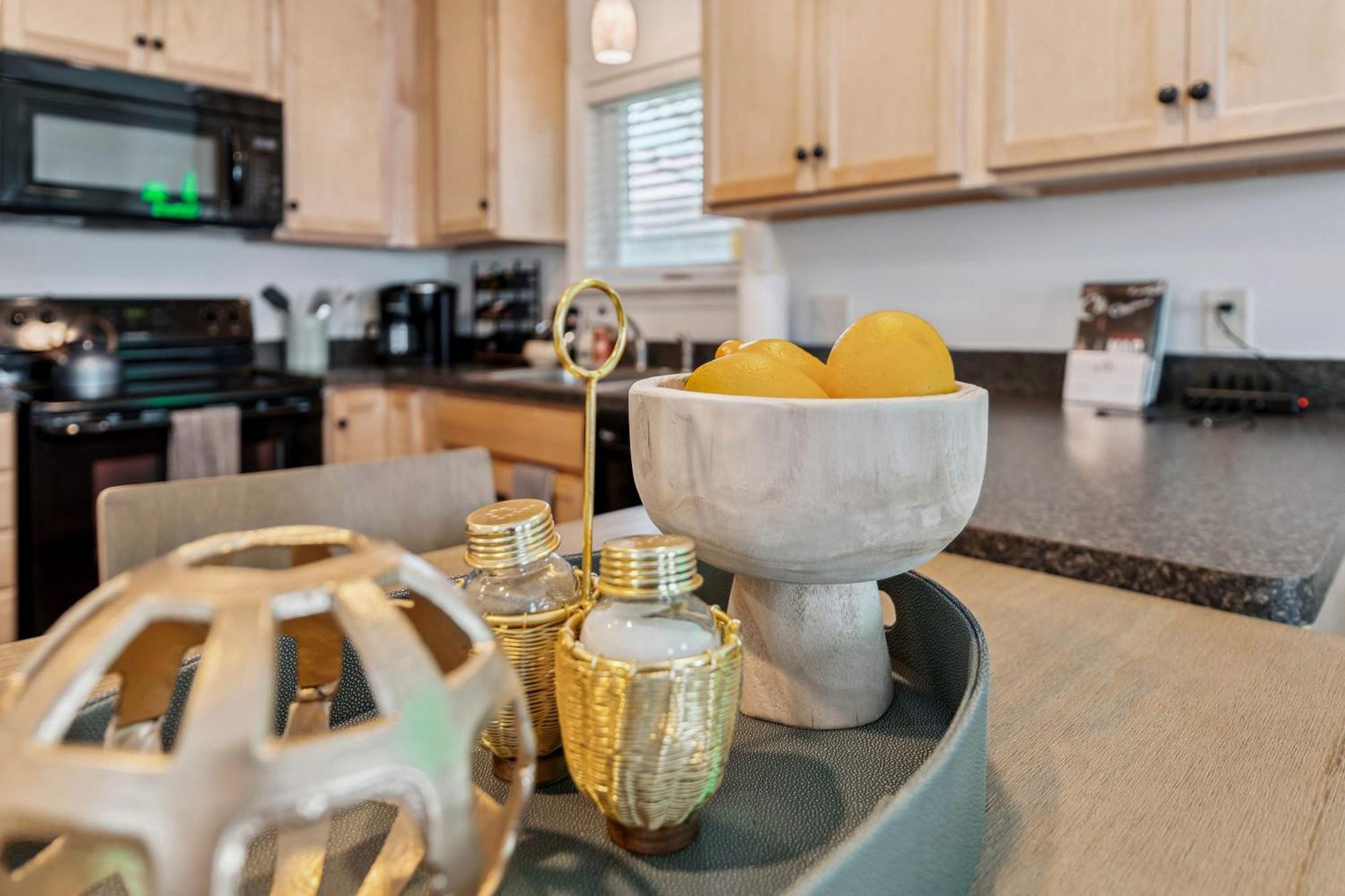 Newly Renovated Tremont Treasure I Cozy + Modern Villa Кливланд Екстериор снимка
