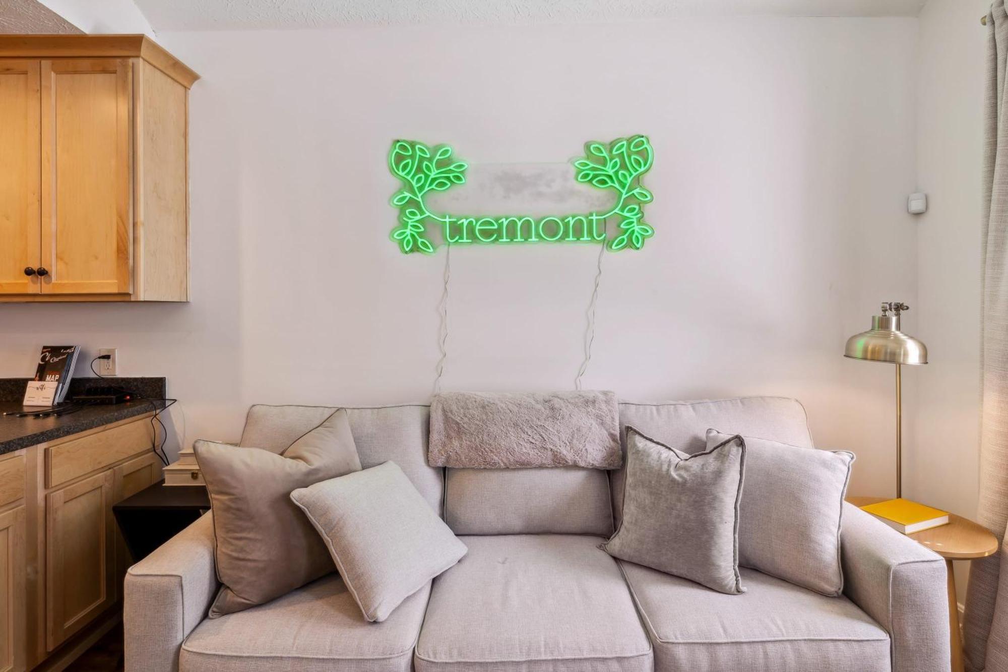 Newly Renovated Tremont Treasure I Cozy + Modern Villa Кливланд Екстериор снимка